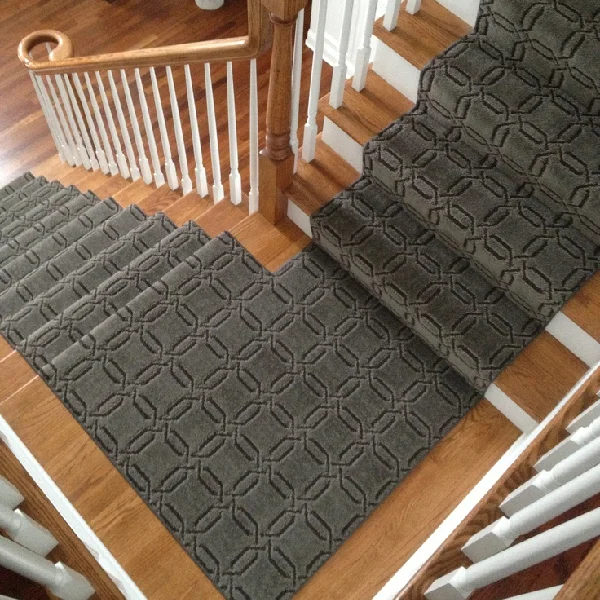 Grey geometric-patterned nylon carpet runner